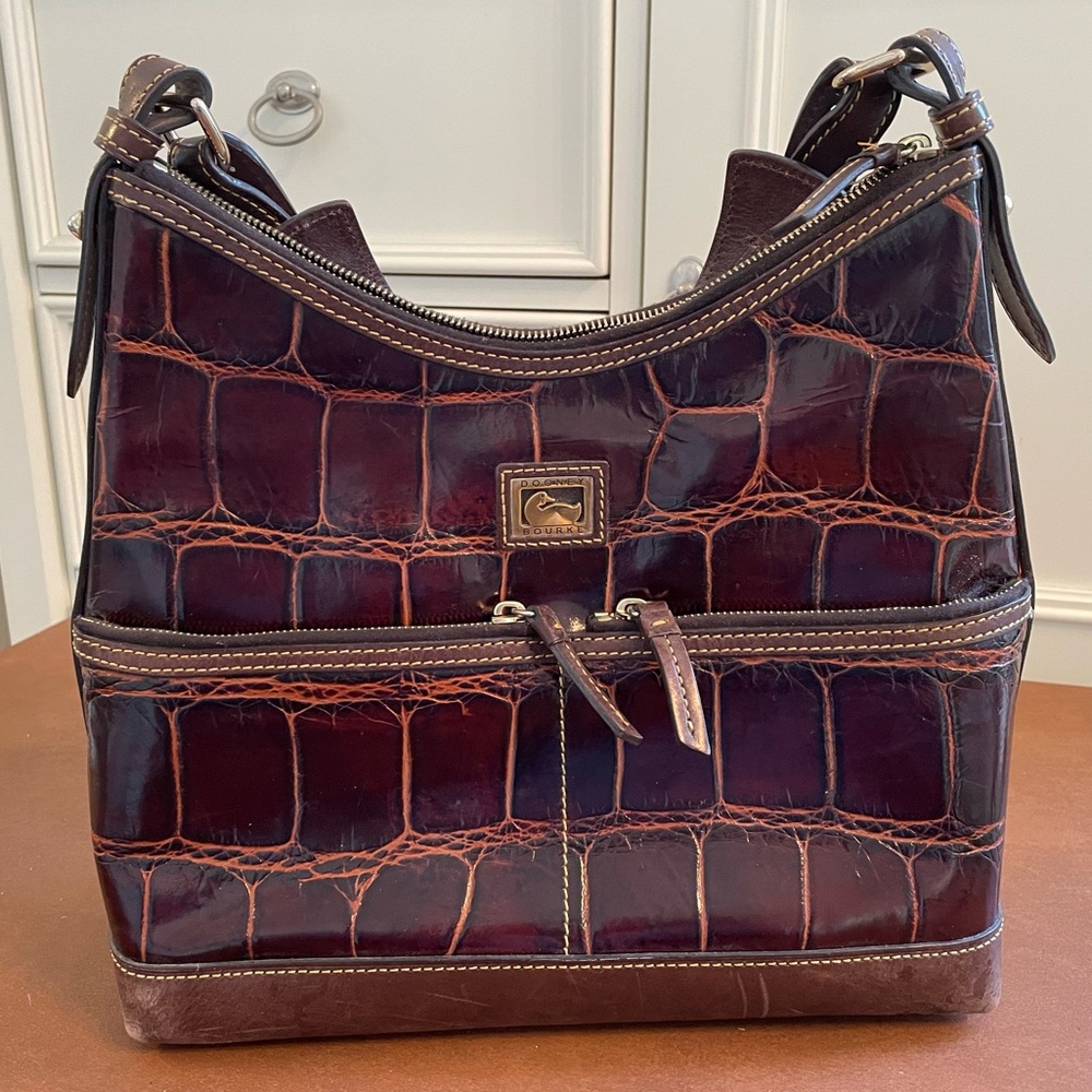 Dooney and Bourke Vintage 🎉HP🎉 GUC top zip shoulder hand bag in brown leather